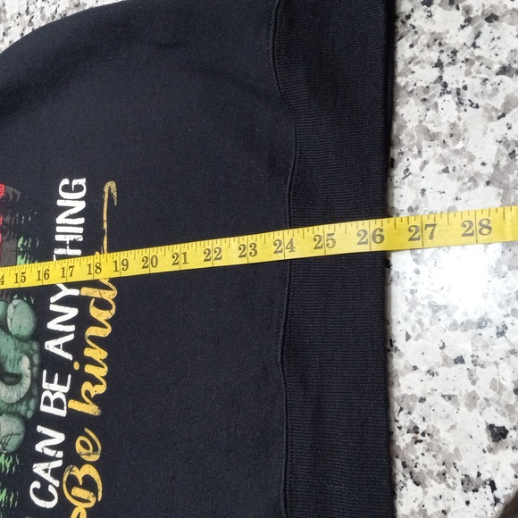 Awesome Elephant In World Where You Can Be Kind Pullover Sweater Hanes Sz M - Picture 9 of 9